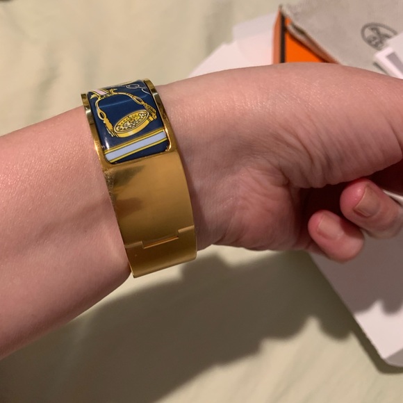 Authentic brand new PM Hermes fashionable bracelet with dust bag, box,ribbon - Picture 11 of 16